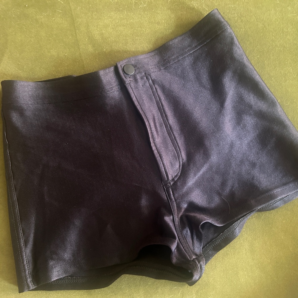 AA Disco Short